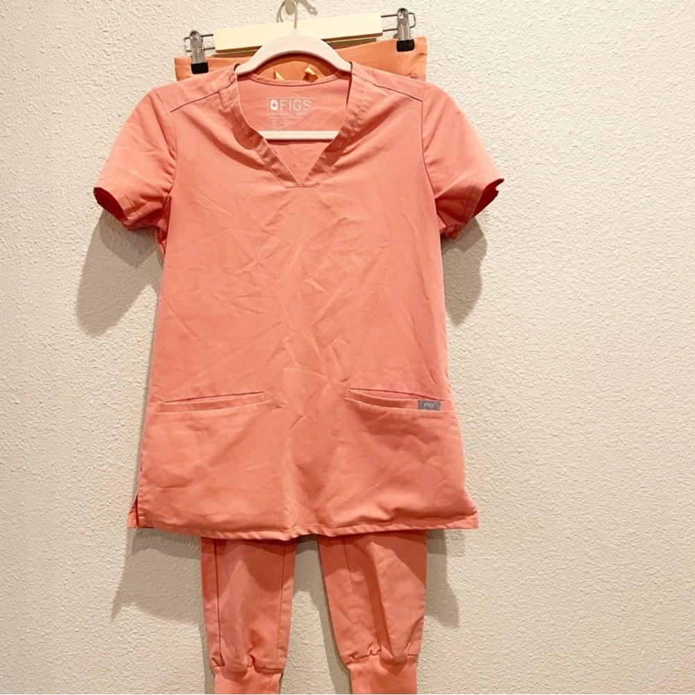 XXS Coral Figs Scrub Set: Zamora joggers & Casma top